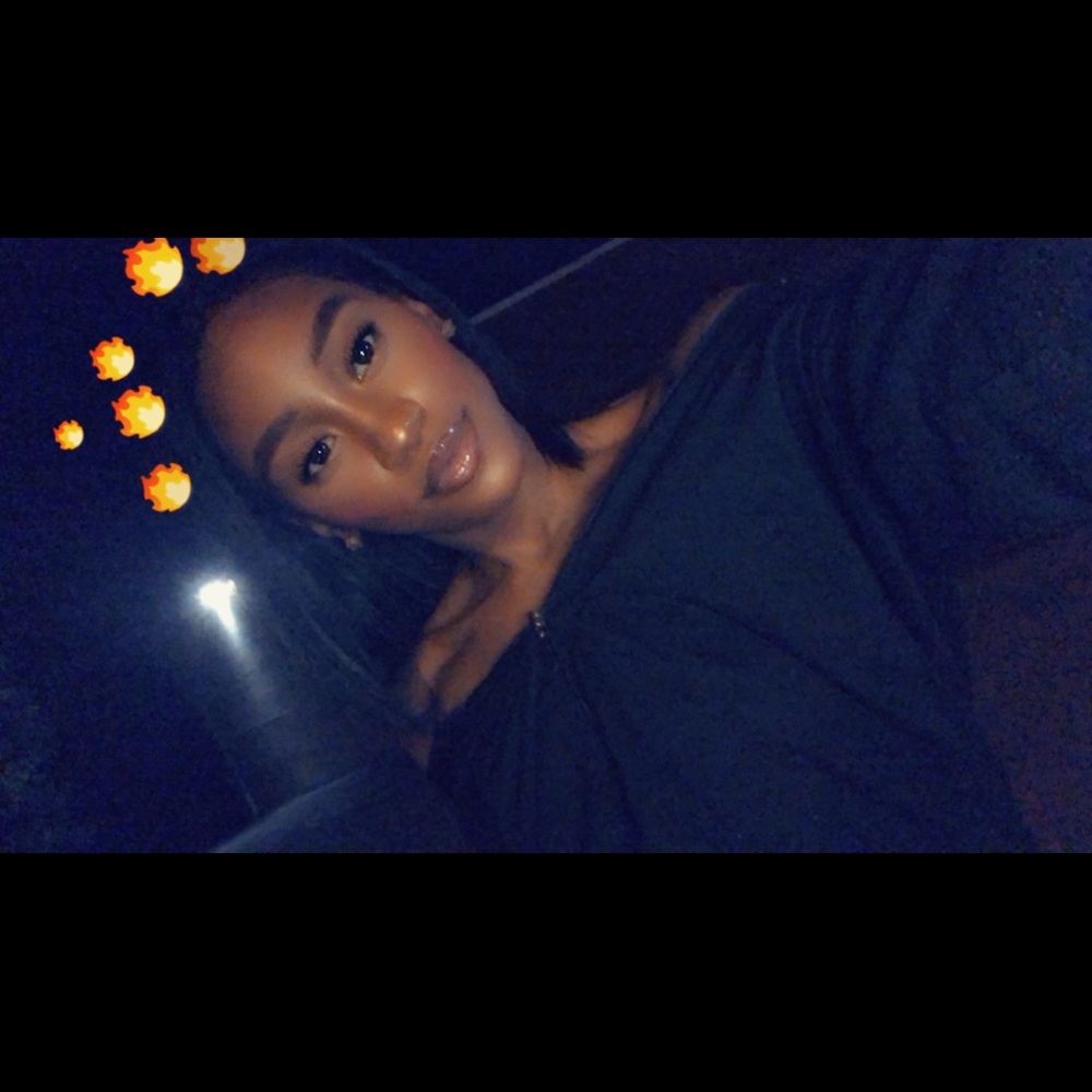 Meet your Posher, Danielle